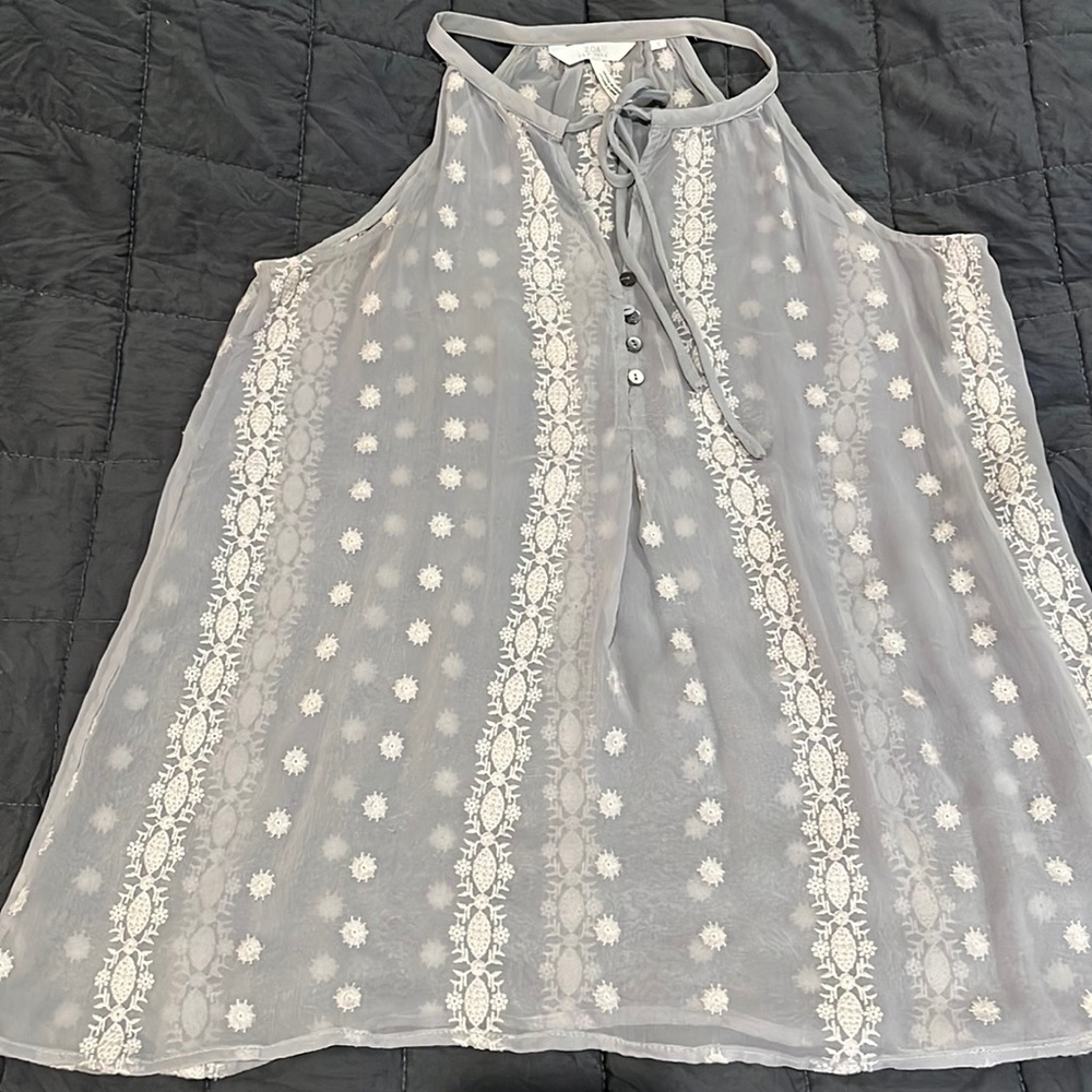 Beautiful Top by ZOA New York in Pale Gray with White Embroidery sleeveless